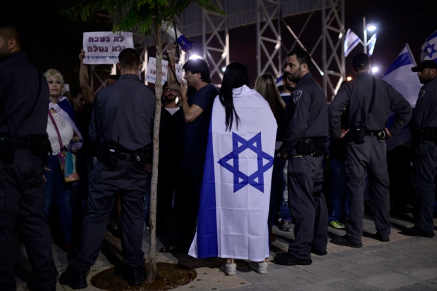 עימותים בטקס זיכרון ישראלי-פלסטיני. צפו