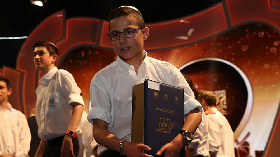 חתן חידון התנ"ך העולמי: שגיב לוגסי בן ה-15