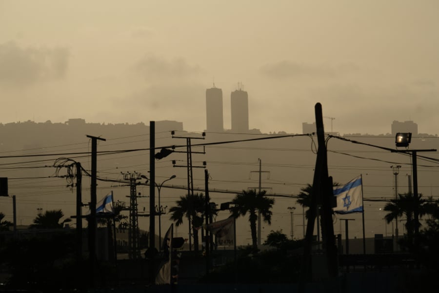 ים, ארובות ונמל: חיפה דרך עדשת המצלמה