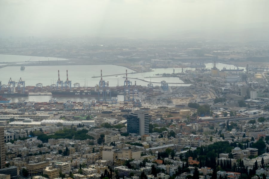 ים, ארובות ונמל: חיפה דרך עדשת המצלמה