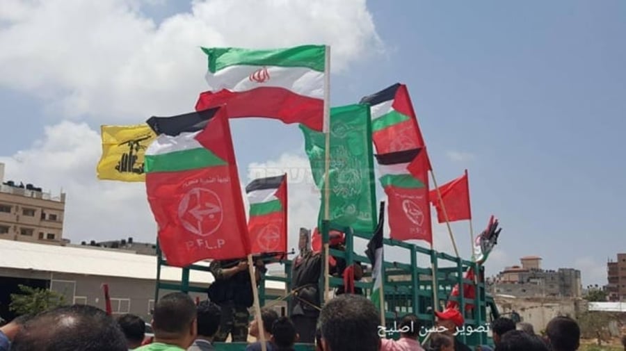 דגלי חמאס בתהלוכה בעזה