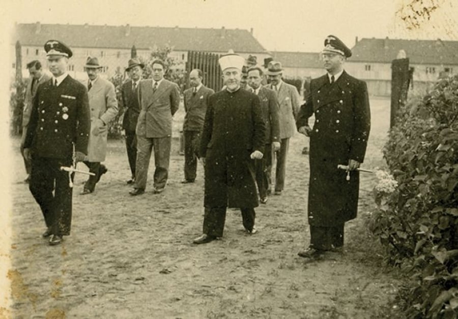 המופתי והנאצים בסיור במחנה נאצי