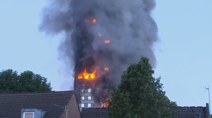 הרוגים בשריפת ענק במגדל דירות בלונדון
