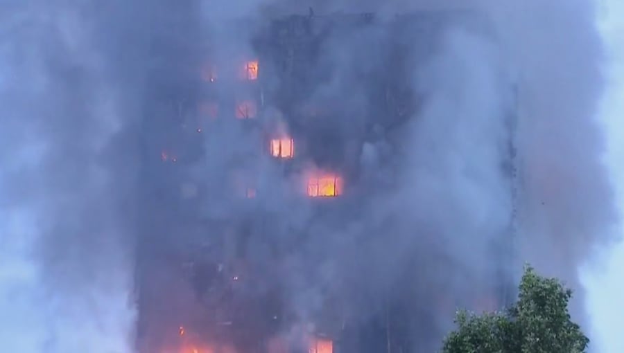 הרוגים בשריפת ענק במגדל דירות בלונדון