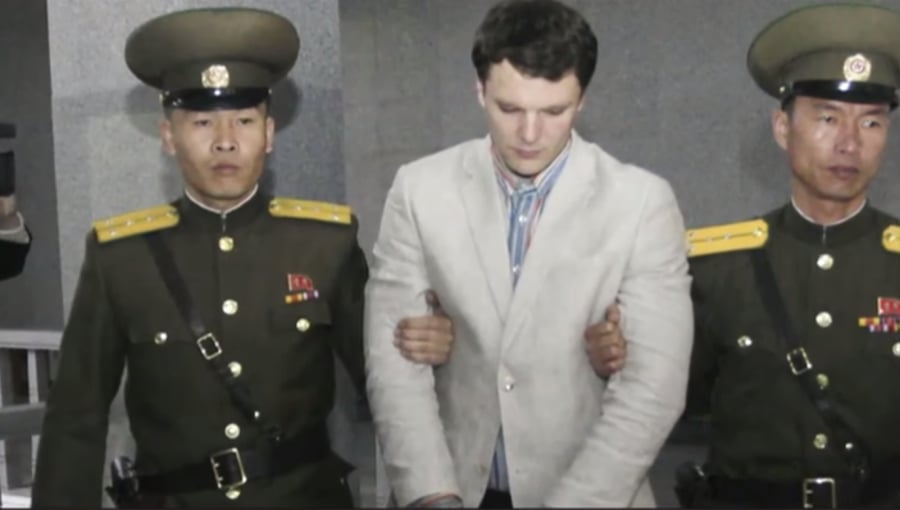 הסטודנט האמריקאי שנעצר בצפון קוריאה חזר בתרדמת ומת
