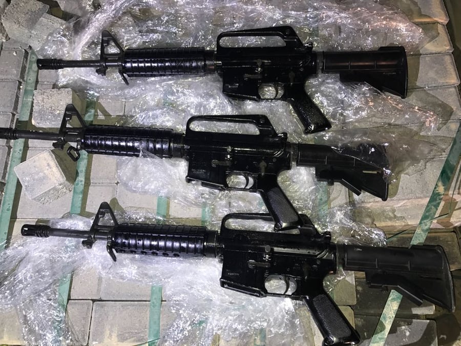 קבלני צבע גנבו 33 רובי M16 מבסיס צבאי