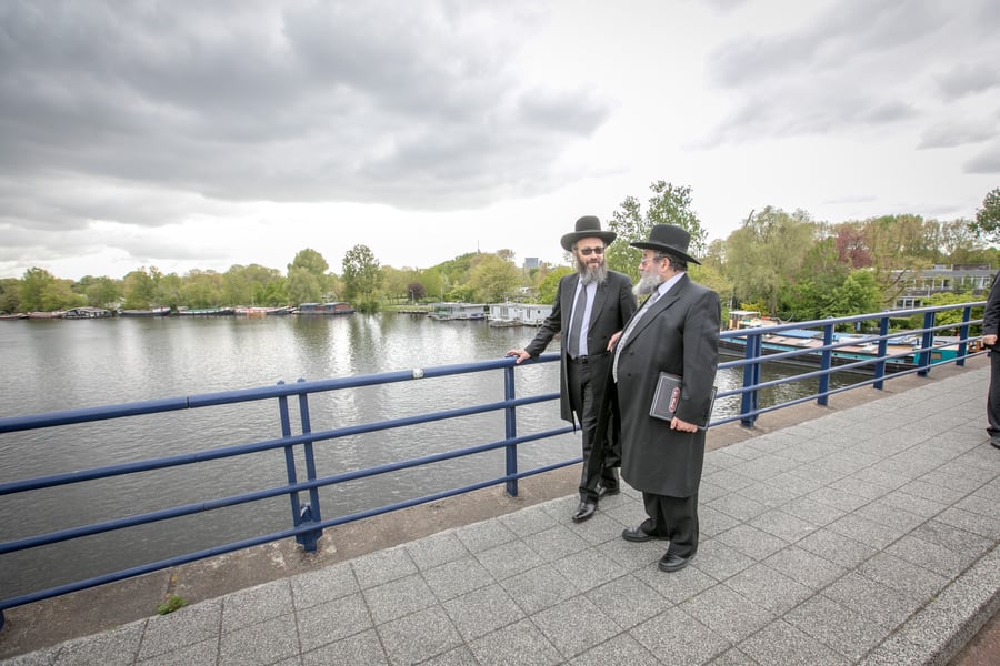 הרב וולף עם הרב רלבג באמסטרדם