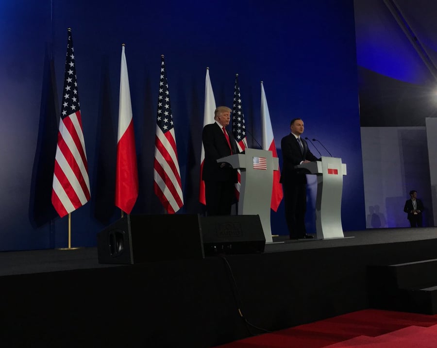 טראמפ במסיבת העיתונאים בפולין
