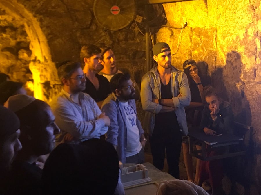 ידוענים ישראלים בסיור בכותל עם ישי לפידות • צפו