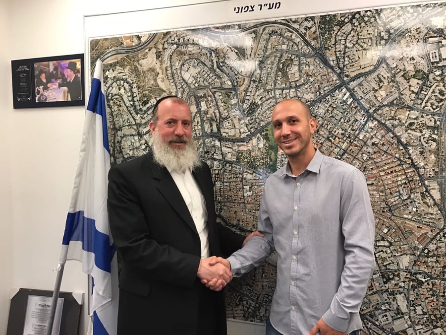 מנכ"ל פנגו עם סגן ראש עיריית ירושלים.