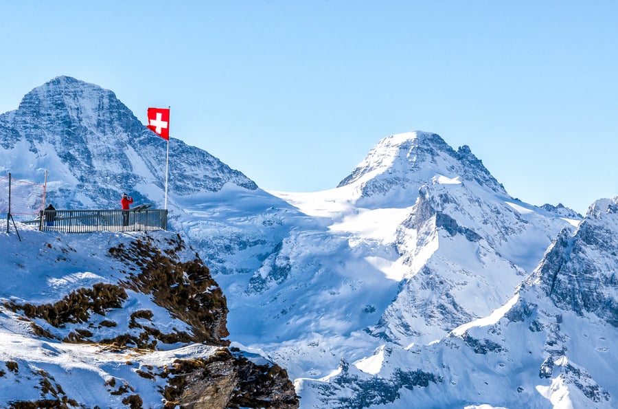 משטרת שוויץ: חלקי גופות יתגלו בשל נסיגת קרחונים