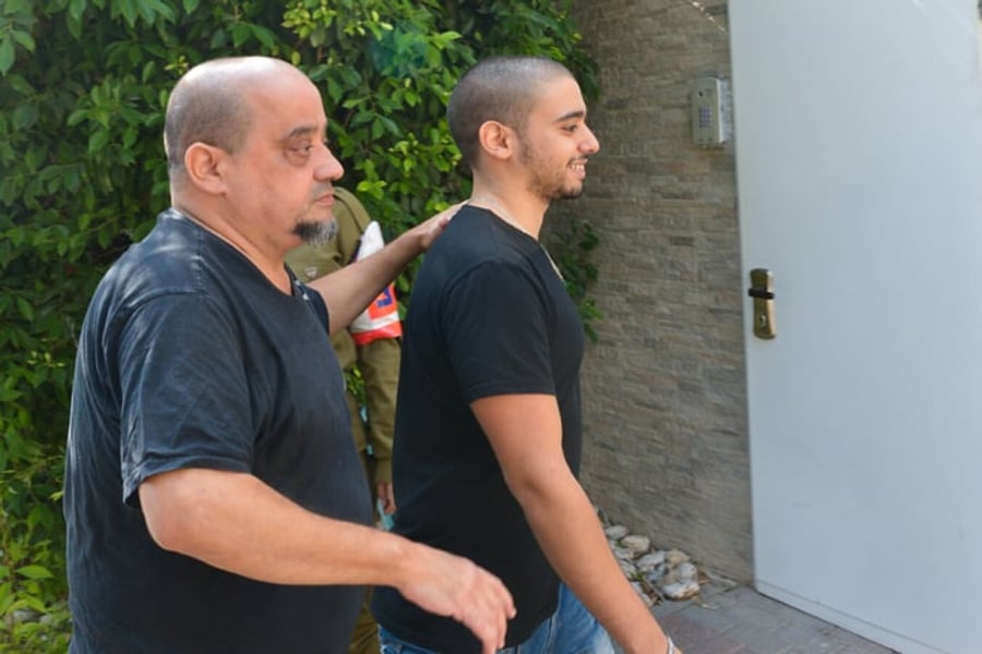 הבוקר: החייל היורה אלאור אזריה יכנס לכלא 4