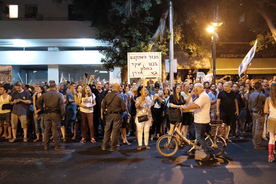 מארגני ההפגנות מול בית היועץ המשפטי לממשלה עוכבו ע"י המשטרה