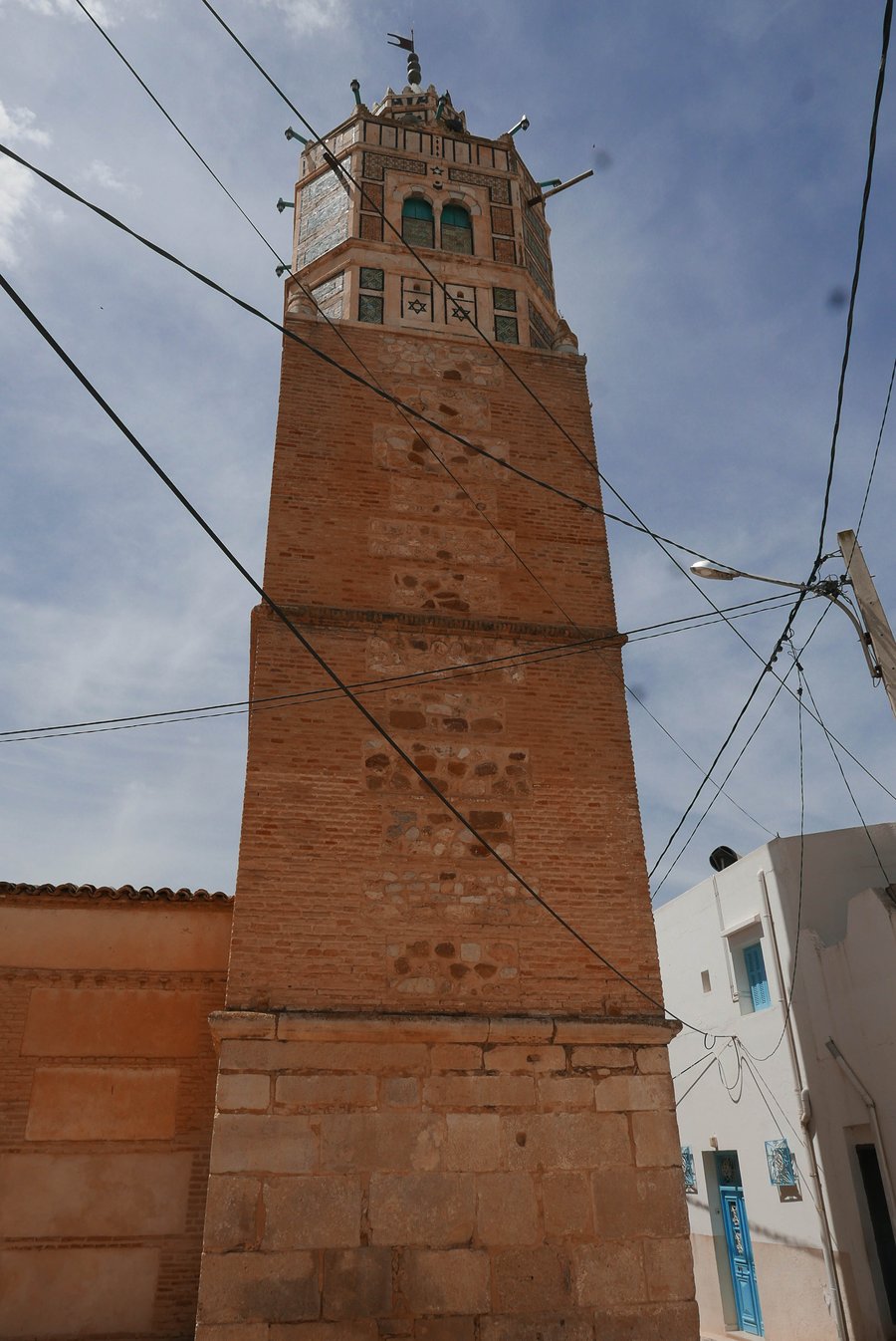 יוצא דופן: המסגד התוניסאי שמעוטר במגני דוד
