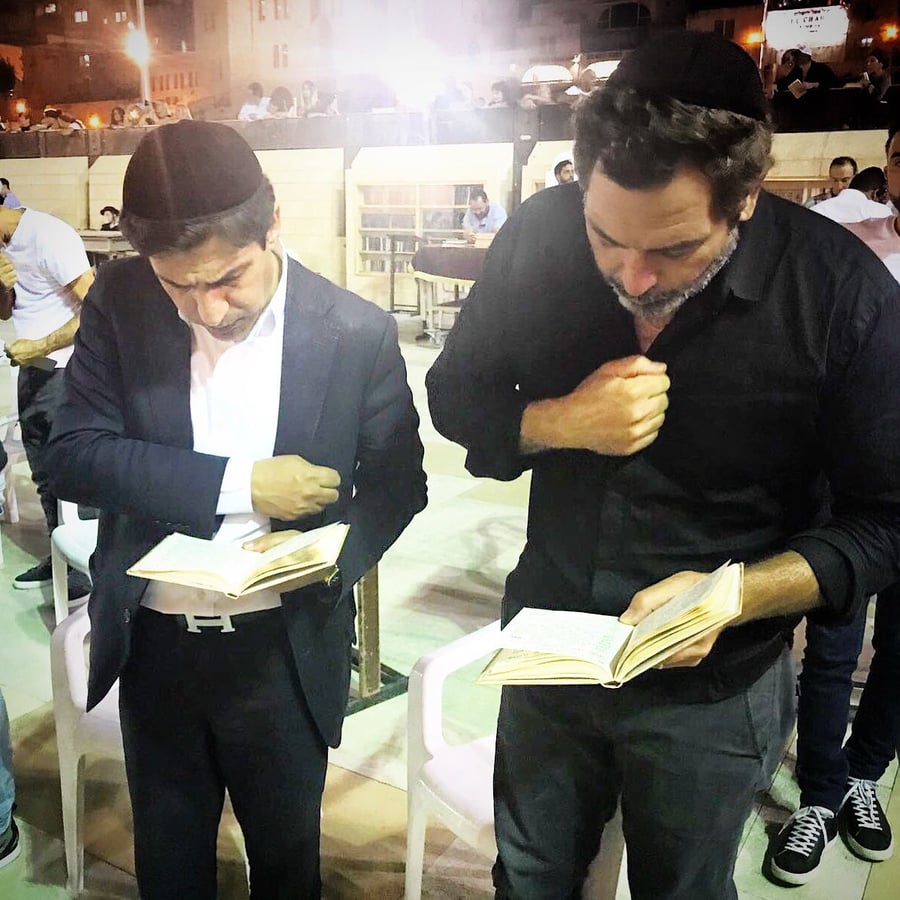 השחקן מוריס כהן בתפילת סליחות בכותל המערבי