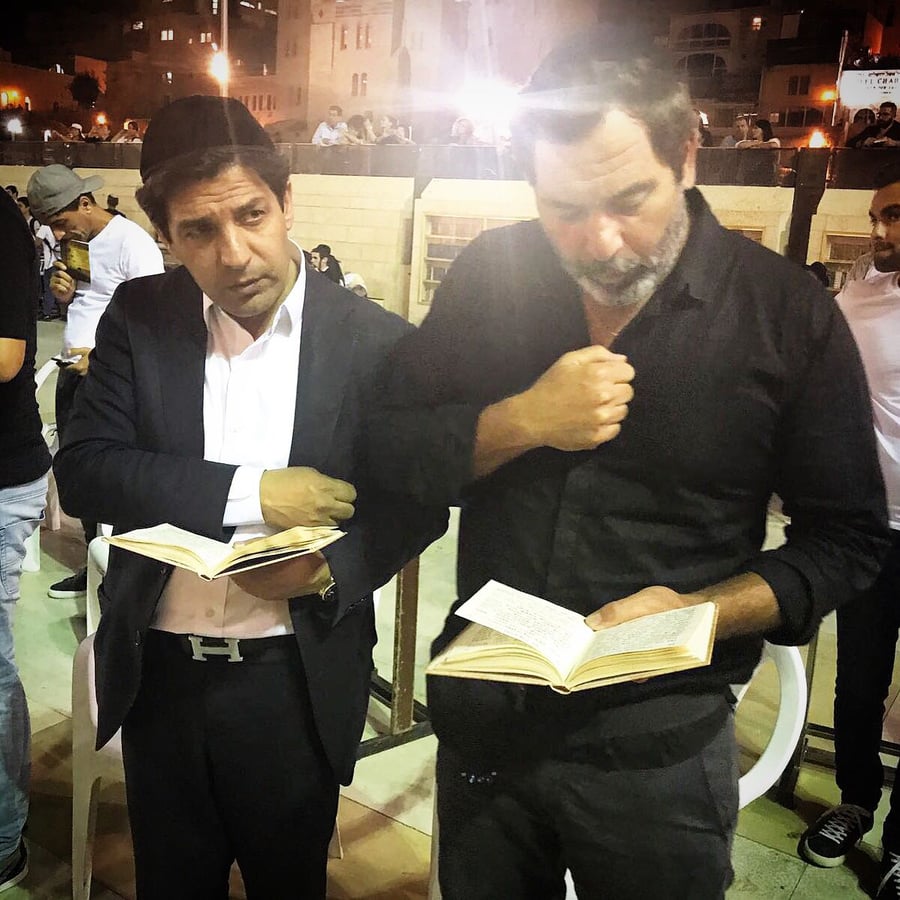 השחקן מוריס כהן בתפילת סליחות בכותל המערבי