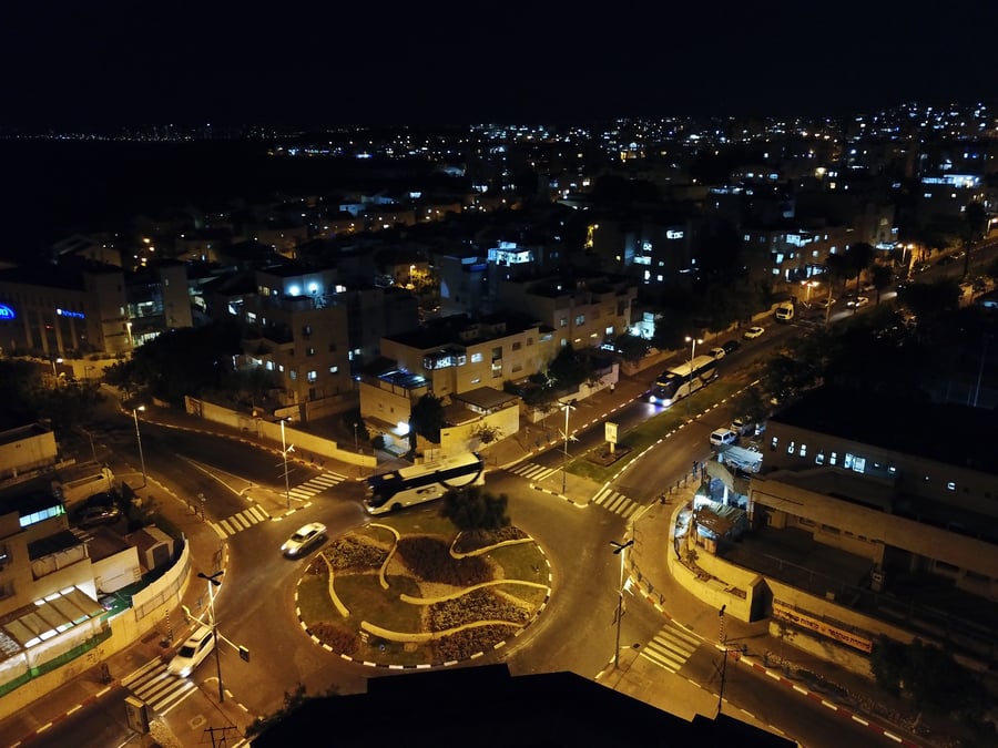 תיעוד מהאוויר: מאות סוכות בעיר אלעד. צפו