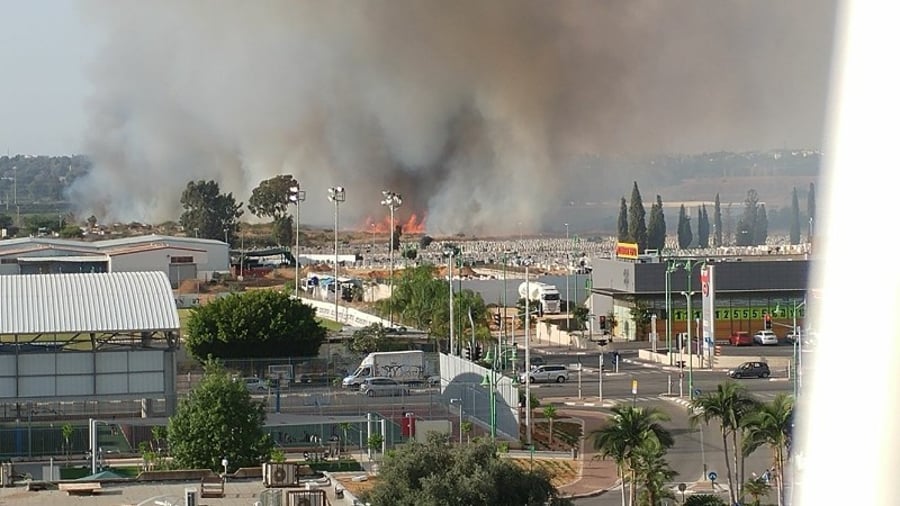 שתי שריפות: פונו גני ילדים ומאות תושבים