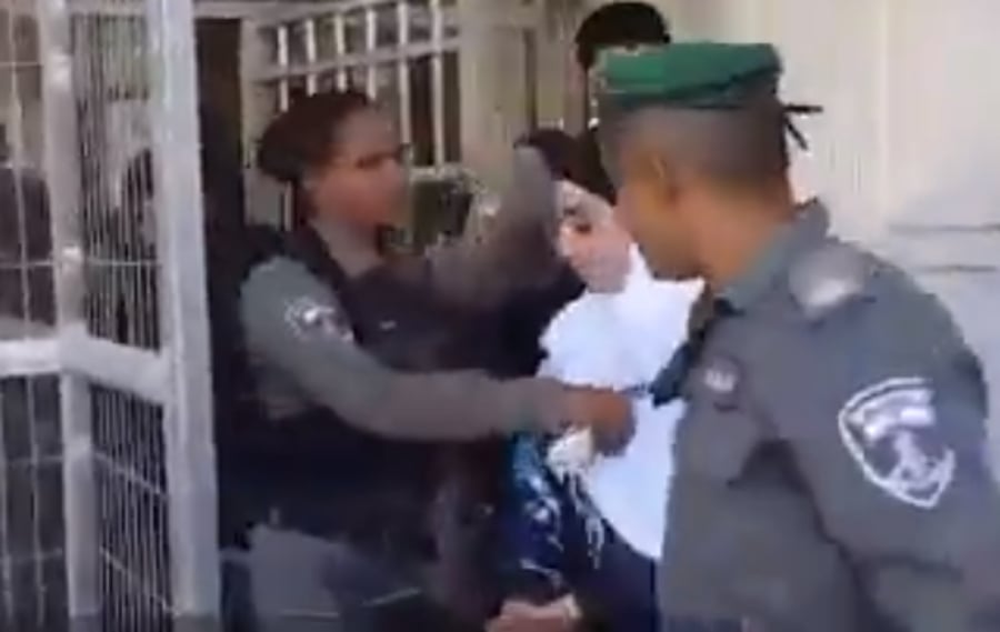 הפלסטינית הצעירה בעת מעצרה