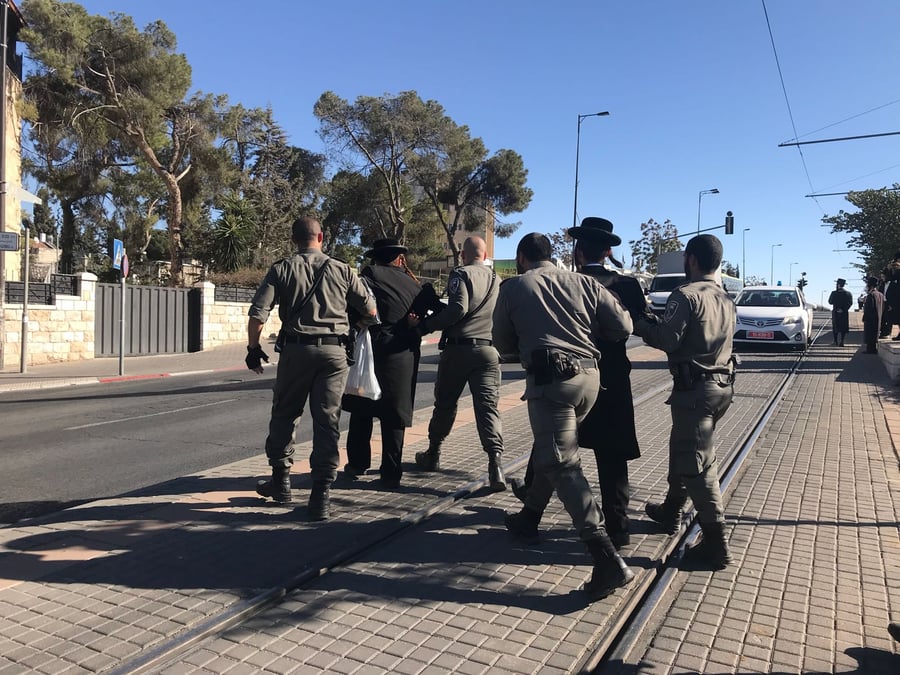 ההפגנות בירושלים: נחסמה תנועת הרכבת הקלה