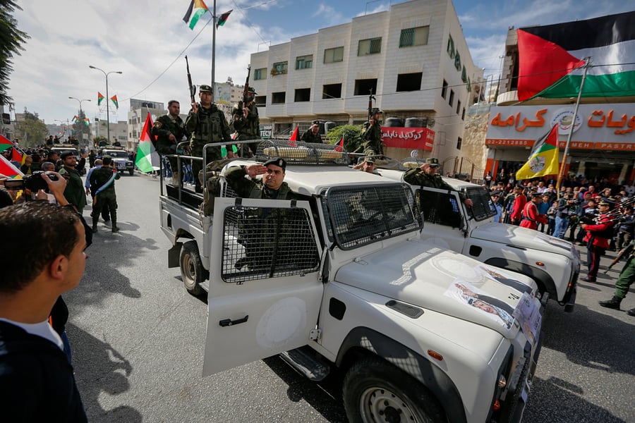 המצעד של כוחות הביטחון הפלסטינים בחברון • תיעוד