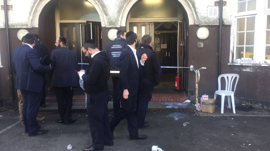 הכניסה לבית הכנסת, הבוקר