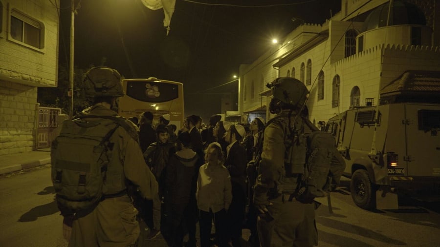 מאות נכנסו לכפר חלחול; הפלסטינים התפרעו