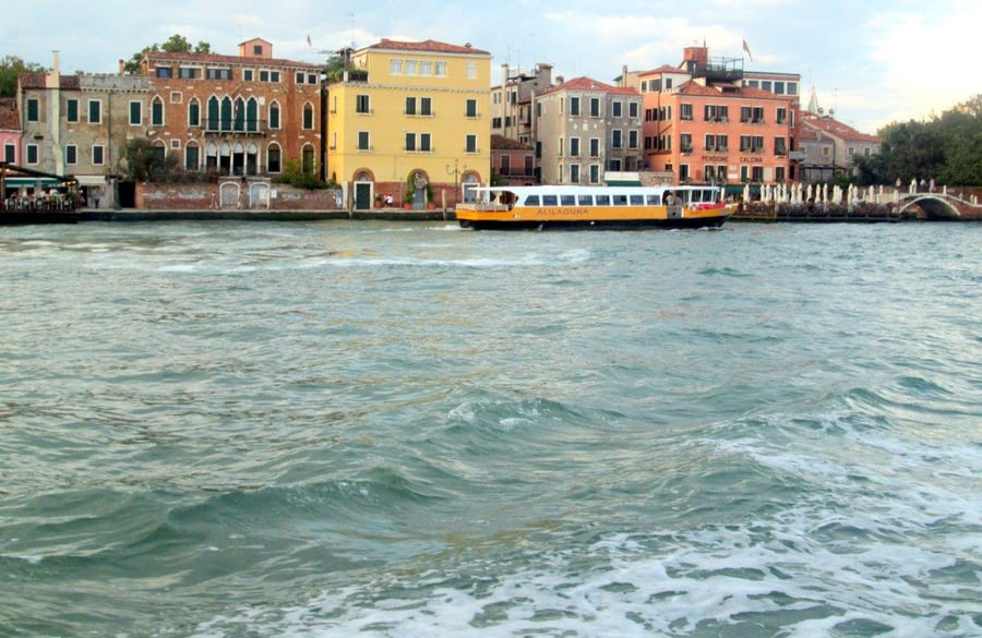 סיור מצולם לתעלותיה הקסומות של ונציה
