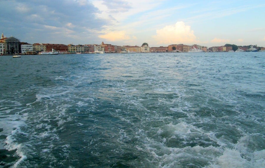 סיור מצולם לתעלותיה הקסומות של ונציה