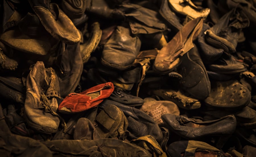 נעליים של נספים בשואה. ארכיון