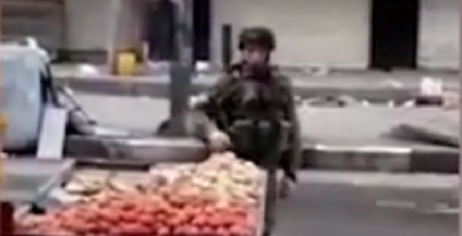 מפקד בצה"ל גנב פירות מדוכן פלסטיני והושעה מתפקידו • צפו