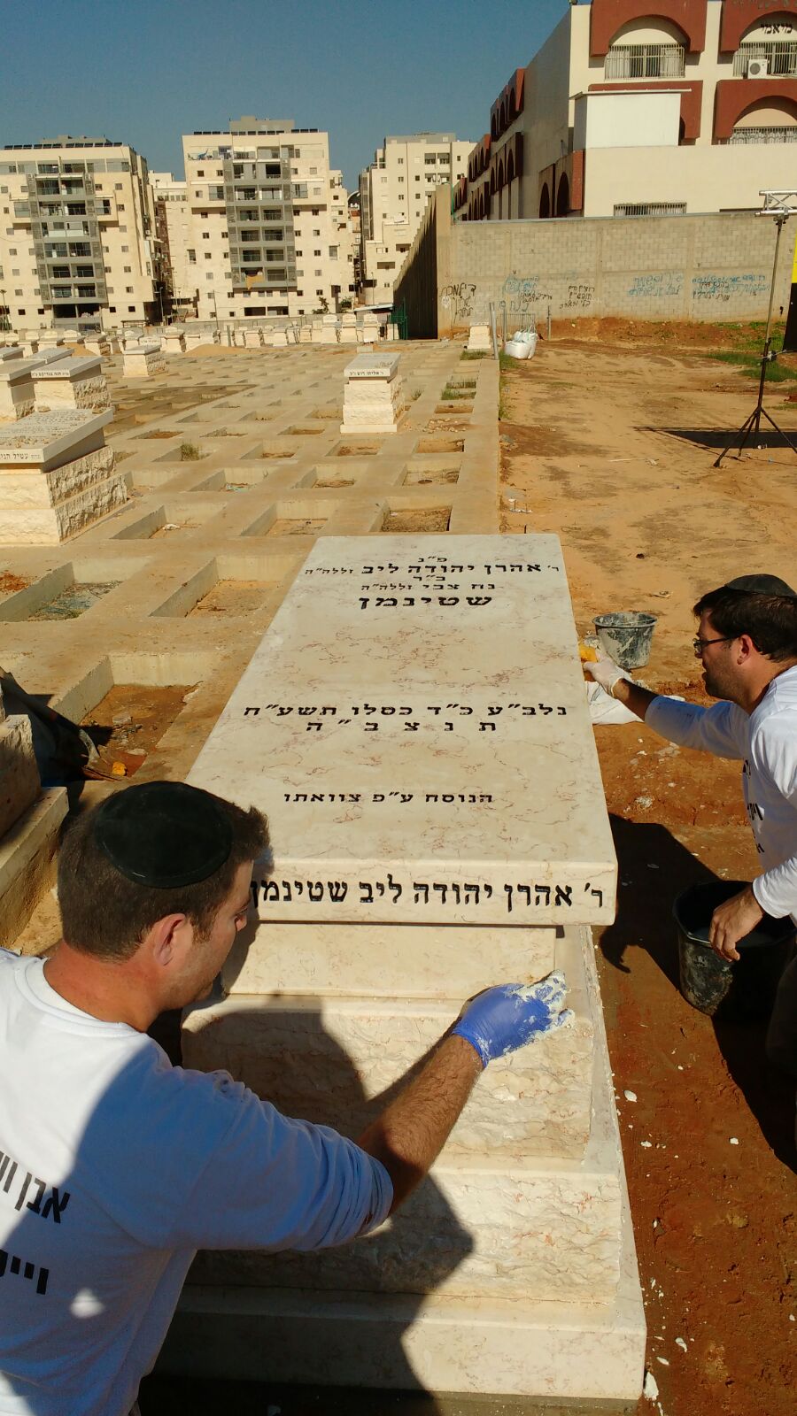 תיעוד ראשון: המצבה בקברו של מרן הרב שטיינמן זצ"ל
