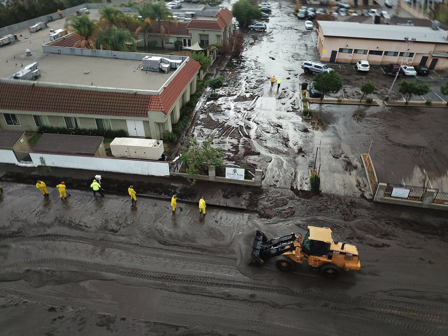 13 בני אדם נהרגו במפולות בוץ בקליפורניה