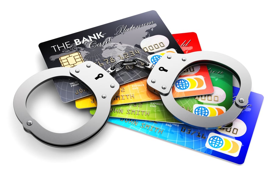 השתמש בכרטיסי אשראי מזויפים ונעצר