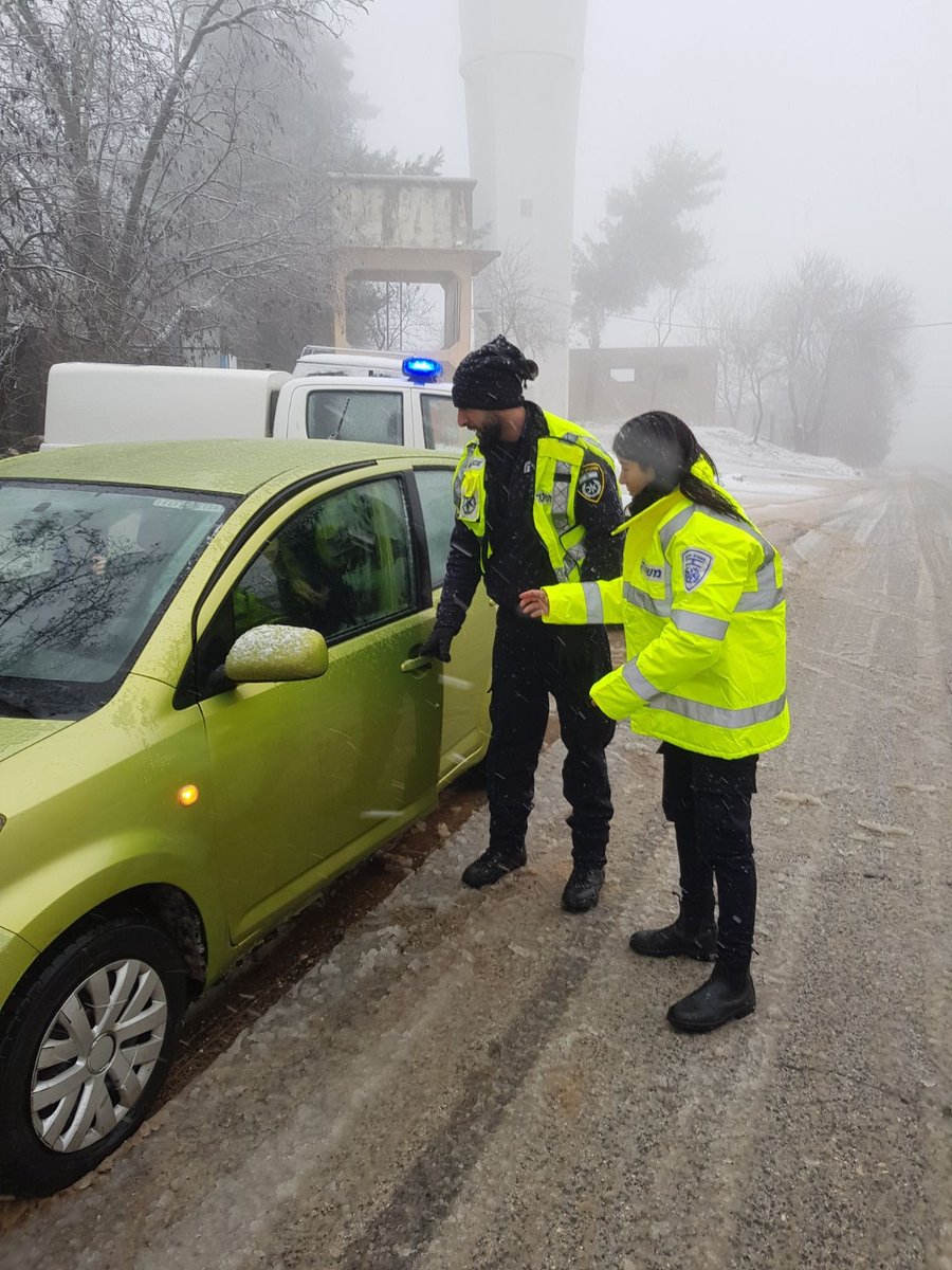 שלג החל ליד צפת: המשטרה סגרה כבישים