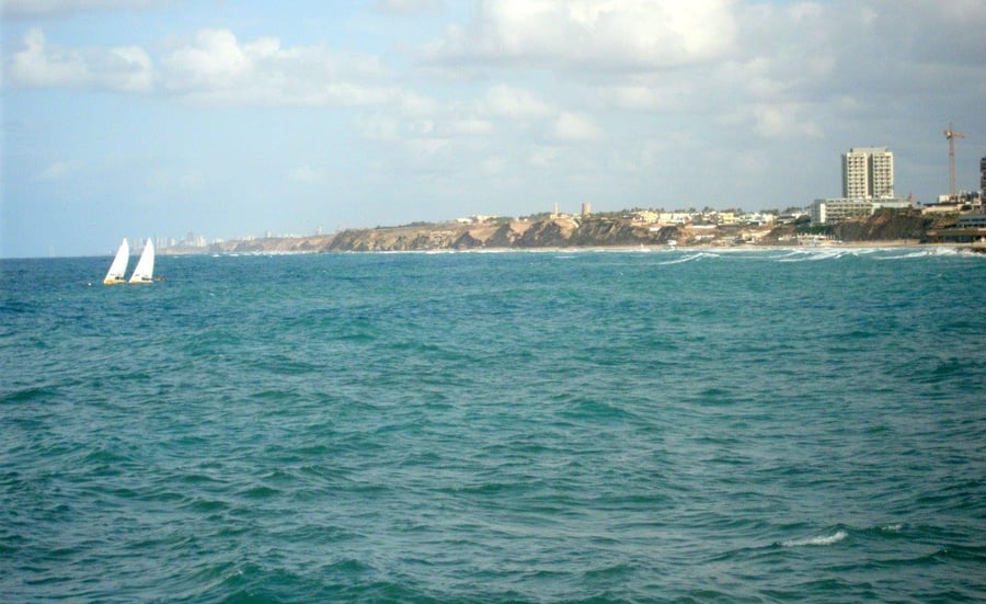 חוף השרון מבט מהמרינה בהרצליה