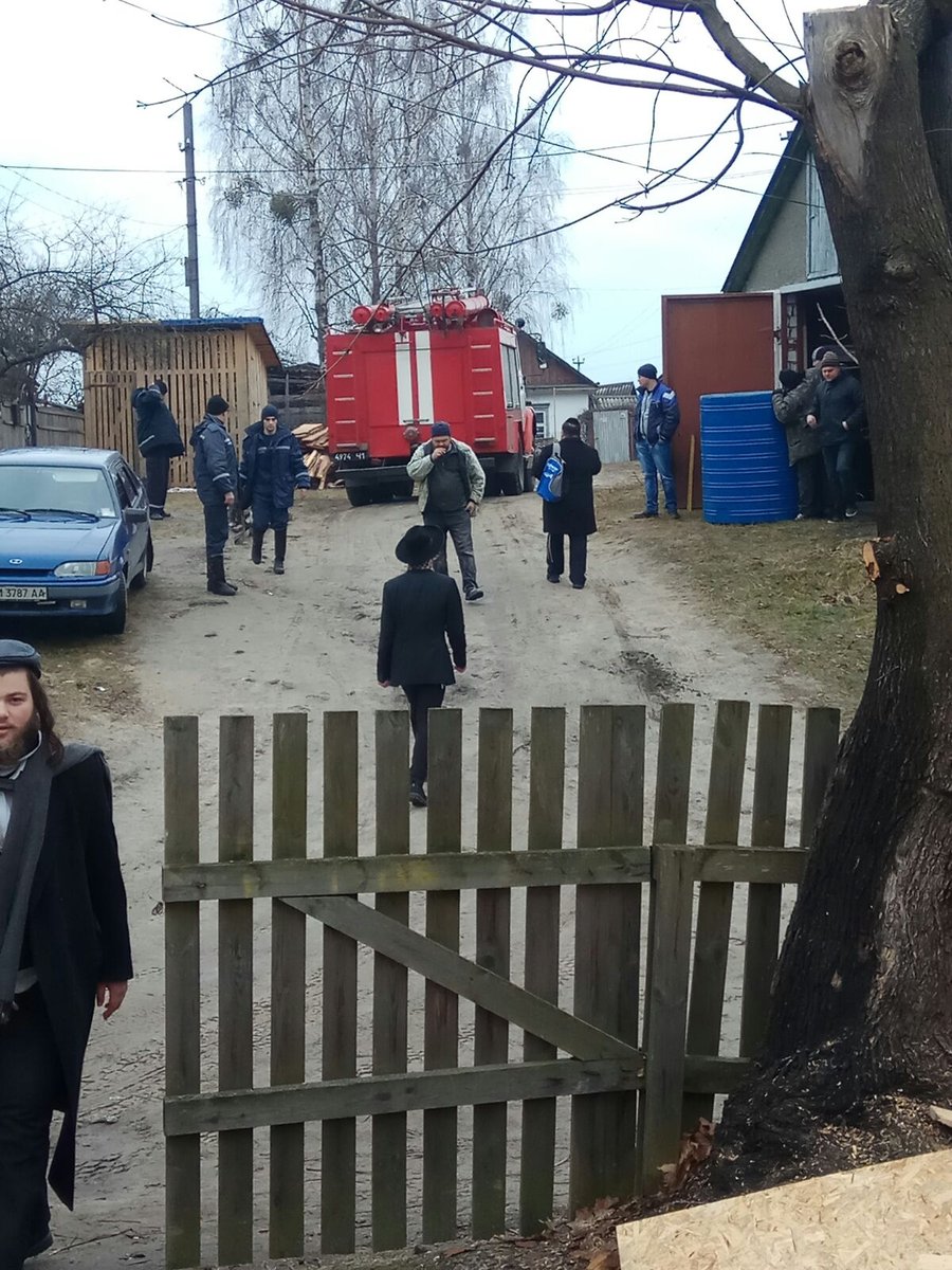 עשרות יהודים שבתו בעיירה אולבסק באוקראינה