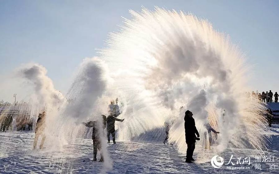 צפון סין: מים רותחים הופכים לקרח באוויר