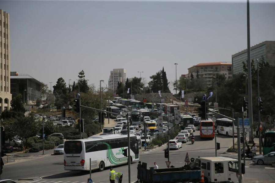 ירושלים נצורה: פקקי ענק ונהגים מתוסכלים