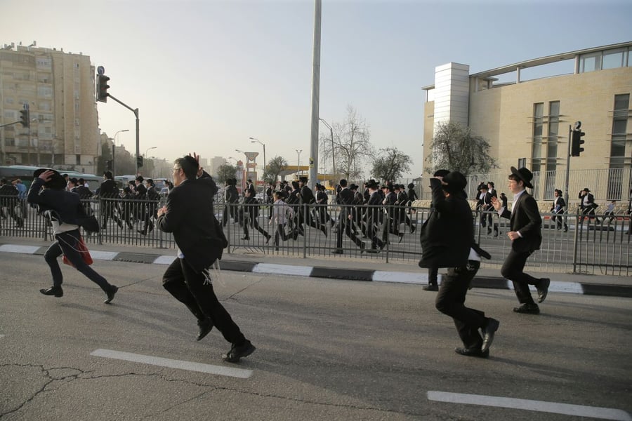 מפגיני 'הפלג' חסמו את ירושלים; המשטרה פינתה בכוח
