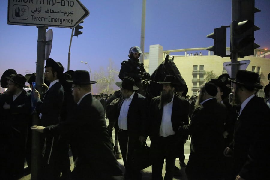 מפגיני 'הפלג' חסמו את ירושלים; המשטרה פינתה בכוח