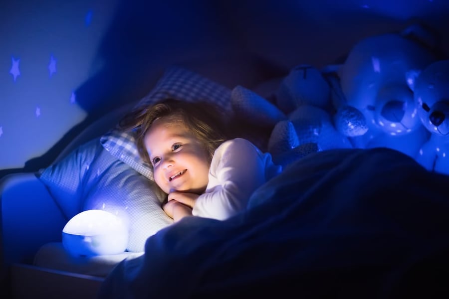 מחקר חדש: שינה עם חשיפה לאור גורמת לדיכאון
