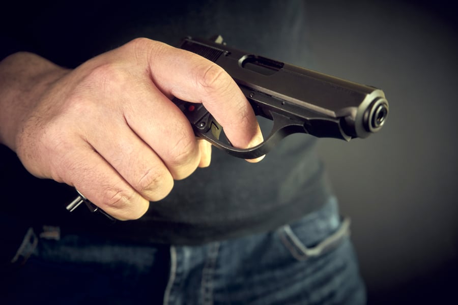 בהלה בבני ברק: אדם איים עם אקדח ברחוב