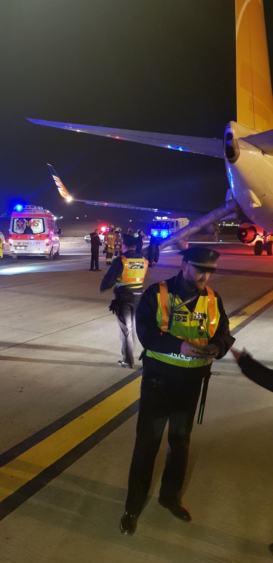 עשן נכנס למטוס - הנוסעים נמלטו בקפיצה