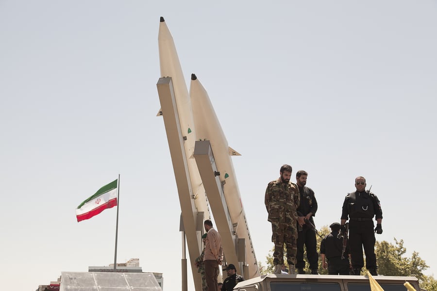 "איראן נערכת למלחמה כוללת מול המערב"