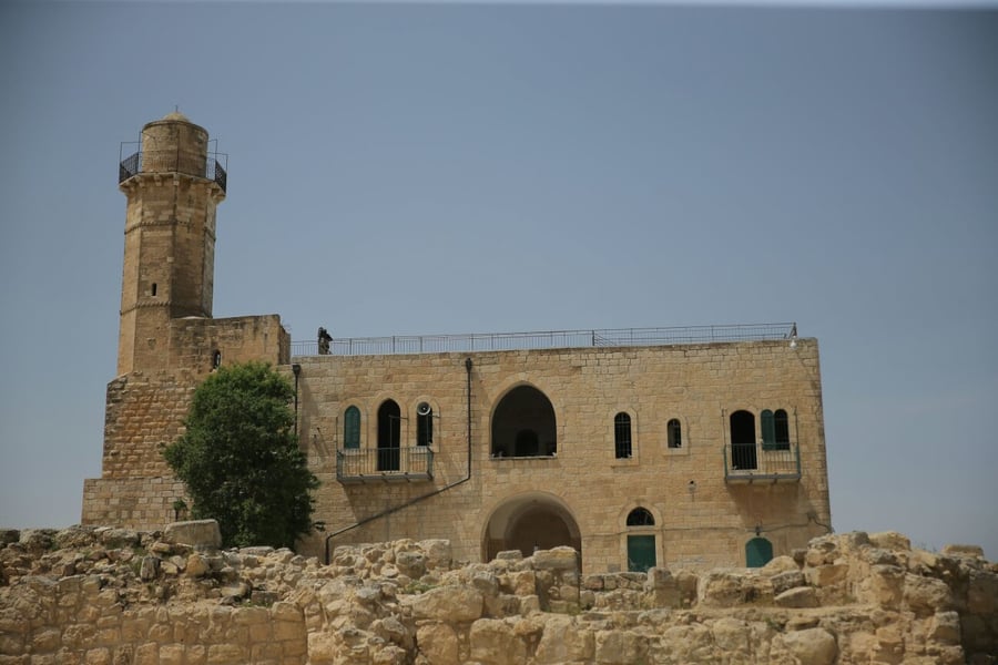 סיור מיוחד בקבר שמואל הנביא • צפו