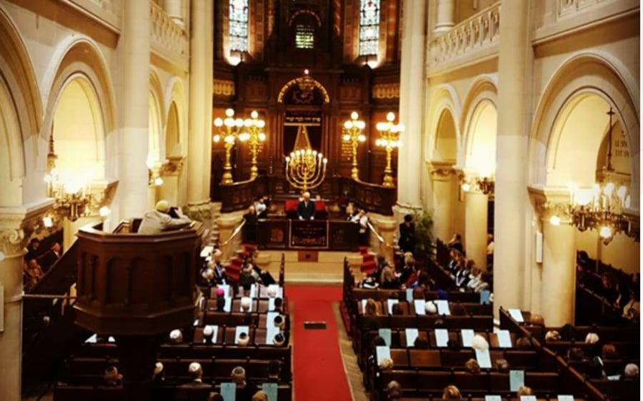 מישל נואם בבית הכנסת הגדול בבריסל