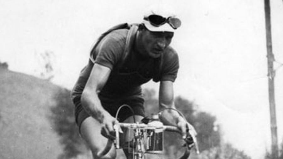 ג'ינו ברטולי על אופניו