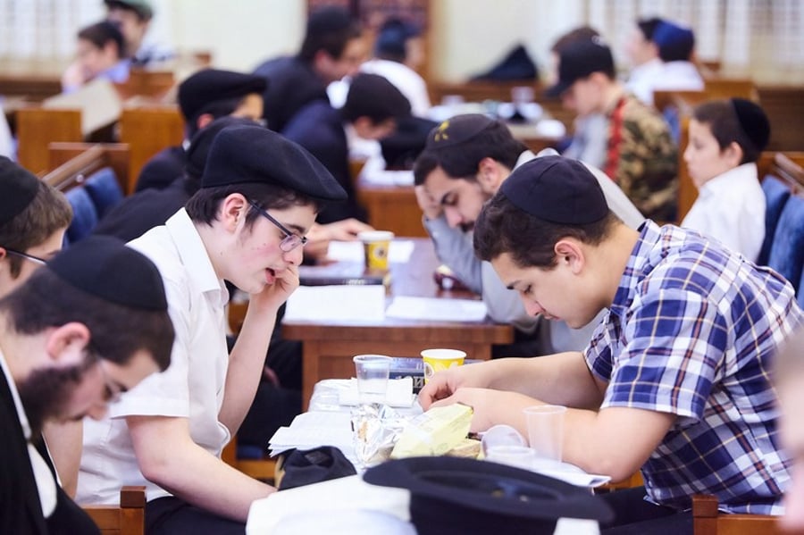 חדש במוסקבה: "שעת ישיבה" ללימוד משותף של 3 שעות