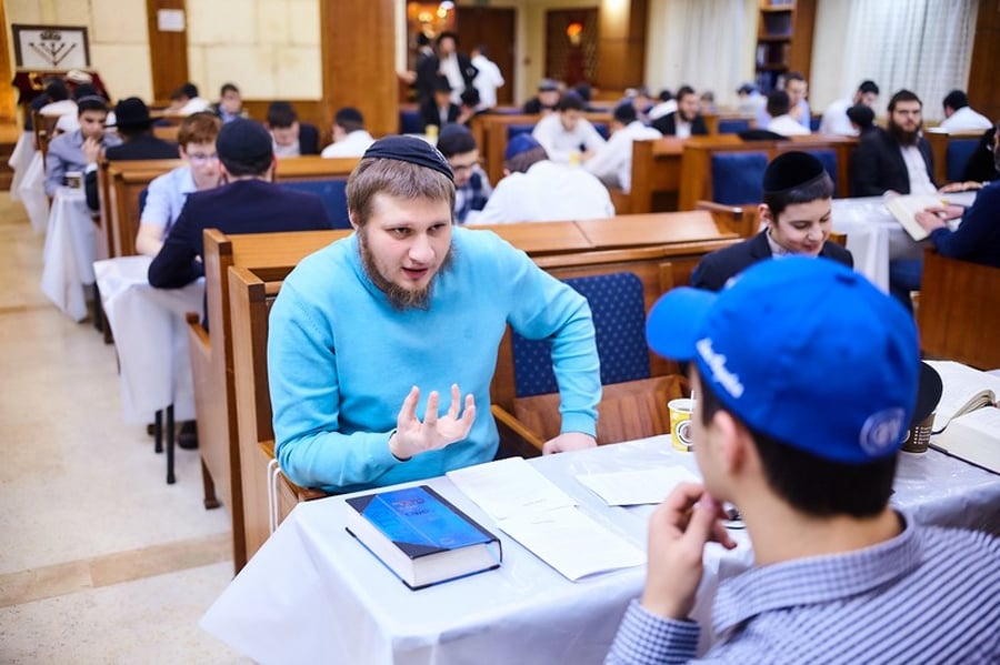 חדש במוסקבה: "שעת ישיבה" ללימוד משותף של 3 שעות